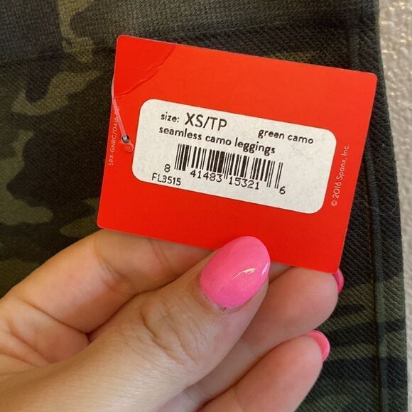 NWT- SPANX- Seamless Leggings for Women Tummy Control- Green Camo- Size XS - Picture 8 of 10